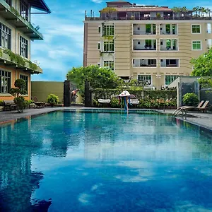 4* Hotel Sasha Transit